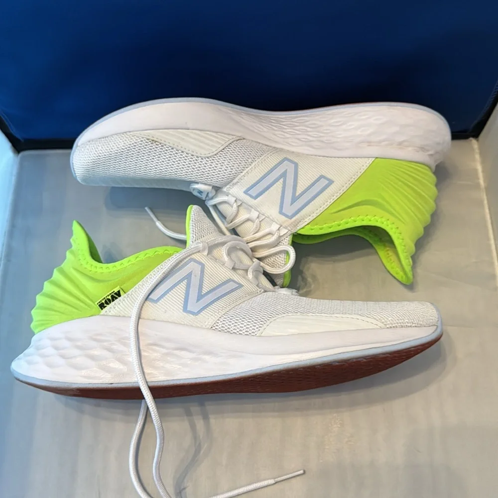 New Balance White and Neon Green‎ Sneakers men’s size 10